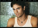 Enrique Iglesias parla del suo pene piccolo ad un concerto